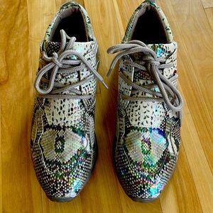 Steve Madden Ridge snakeskin sneakers. Size 9 Men (11 Women). Like new.